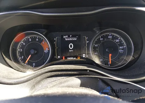 2019 Jeep Cherokee Latitude Fwd z USA, uszkodzony, nr VIN 1C4PJLCX4KD206360